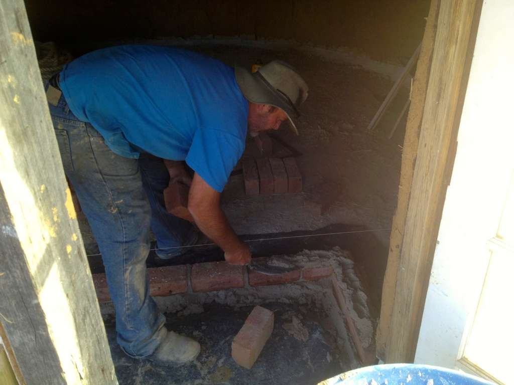 milkwood_roundhouse_earthen_floor03